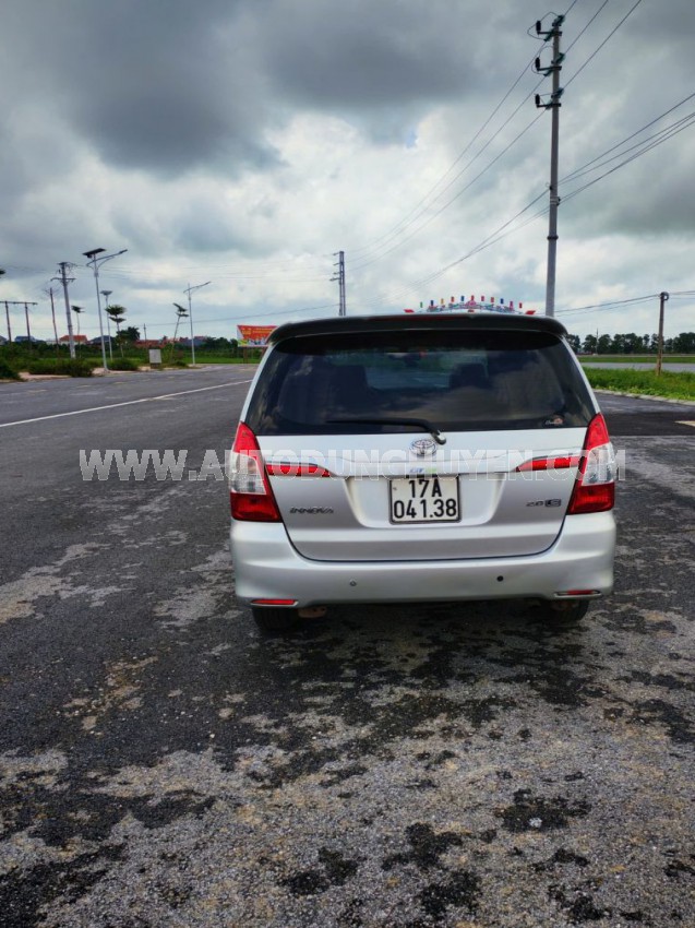 Xe Toyota Innova 2.0E 2015