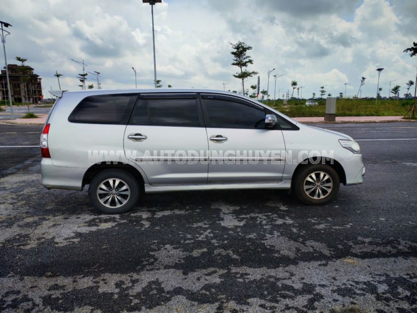 Xe Toyota Innova 2.0E 2015
