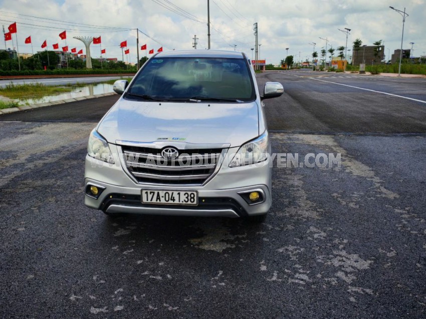 Toyota Innova 2.0E 2015