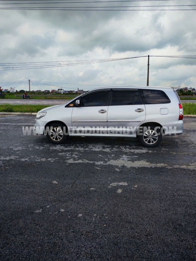 Xe Toyota Innova 2.0E 2015